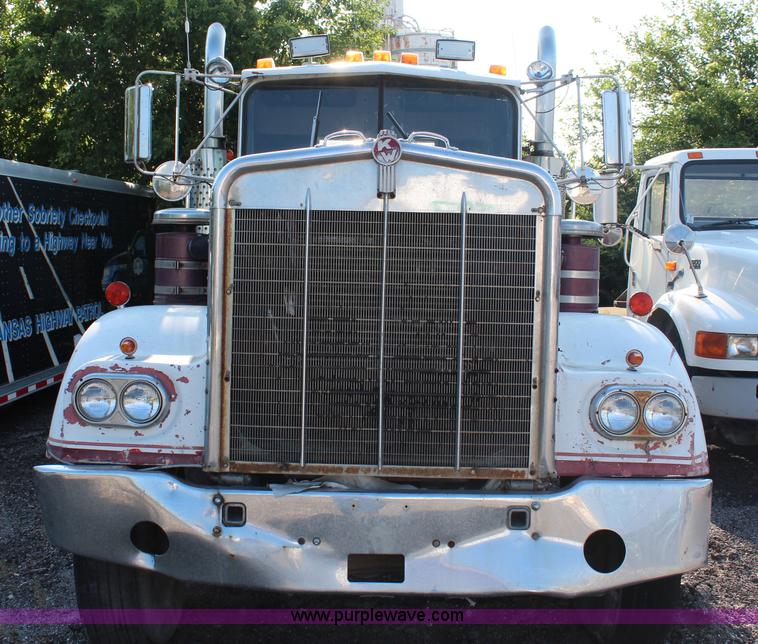 image for item D4065 1969 Kenworth tow truck