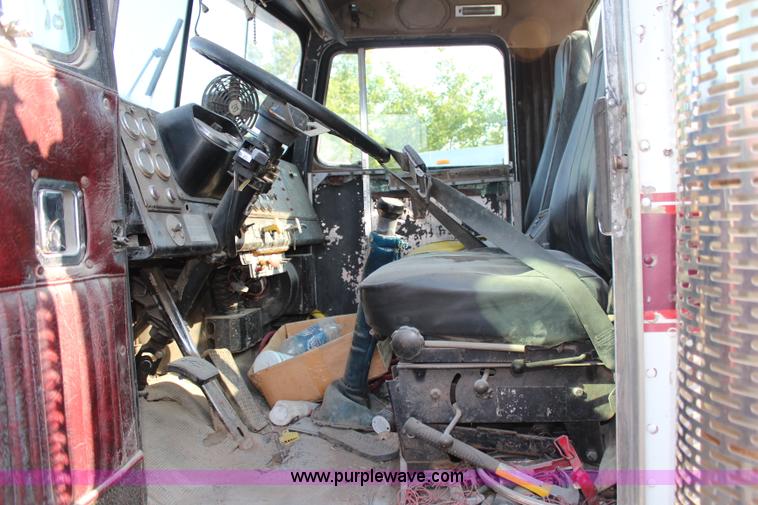 image for item D4065 1969 Kenworth tow truck