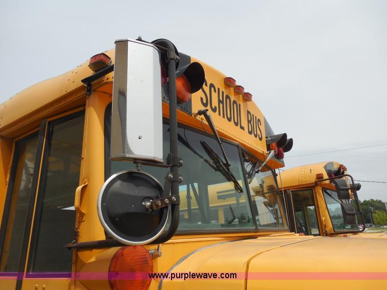 image for item D5976 1995 Ford Thomas B800 school bus