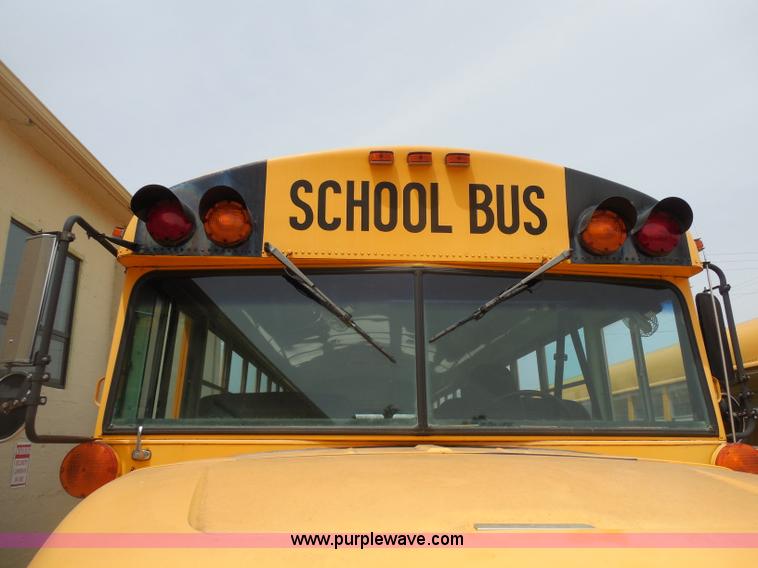 image for item D5976 1995 Ford Thomas B800 school bus