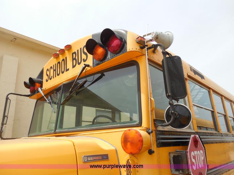 image for item D5976 1995 Ford Thomas B800 school bus