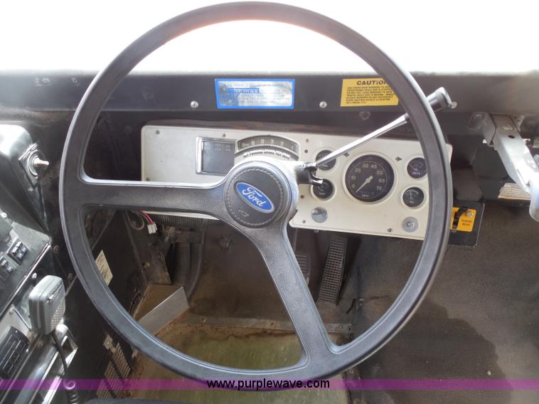 image for item D5976 1995 Ford Thomas B800 school bus