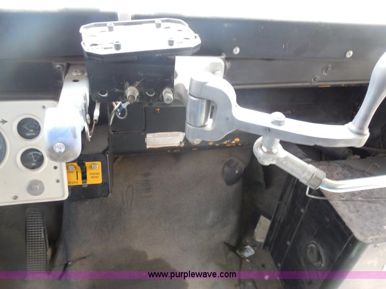 image for item D5976 1995 Ford Thomas B800 school bus