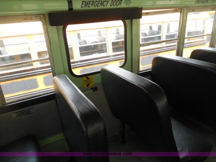 image for item D5976 1995 Ford Thomas B800 school bus