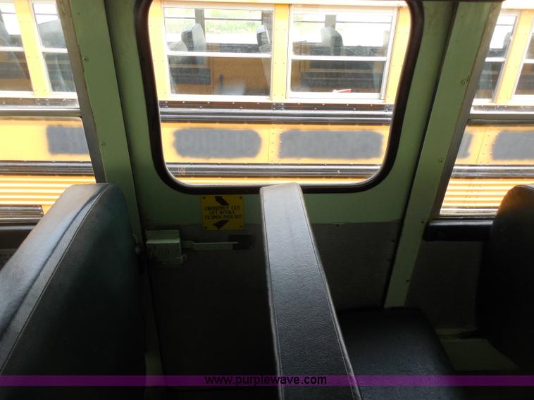 image for item D5976 1995 Ford Thomas B800 school bus