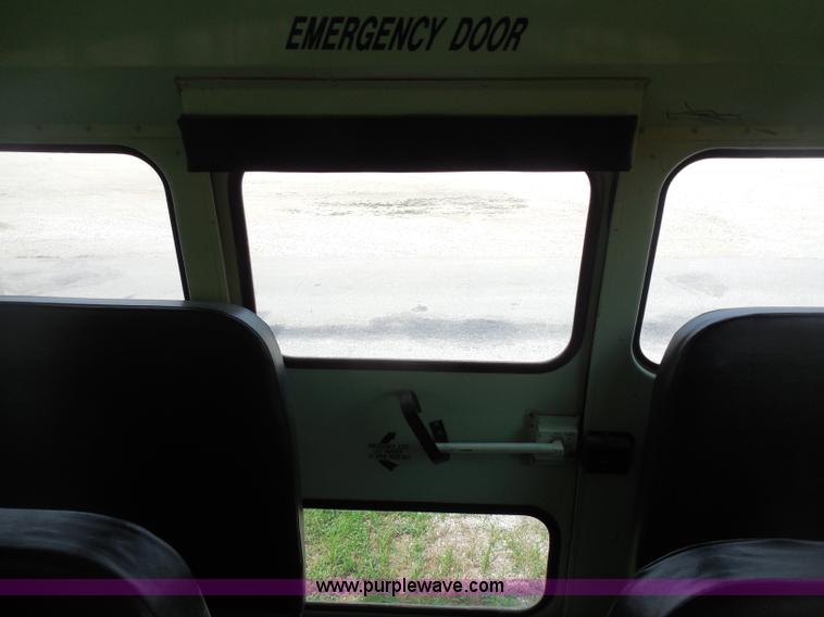 image for item D5976 1995 Ford Thomas B800 school bus