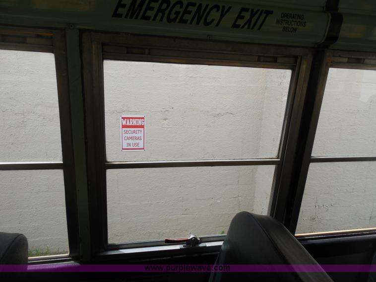 image for item D5976 1995 Ford Thomas B800 school bus