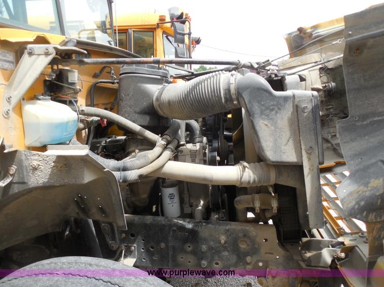 image for item D5976 1995 Ford Thomas B800 school bus