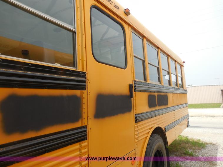 image for item D5976 1995 Ford Thomas B800 school bus