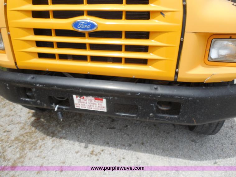 image for item D5976 1995 Ford Thomas B800 school bus