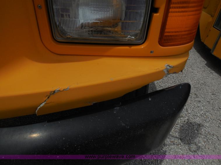 image for item D5976 1995 Ford Thomas B800 school bus