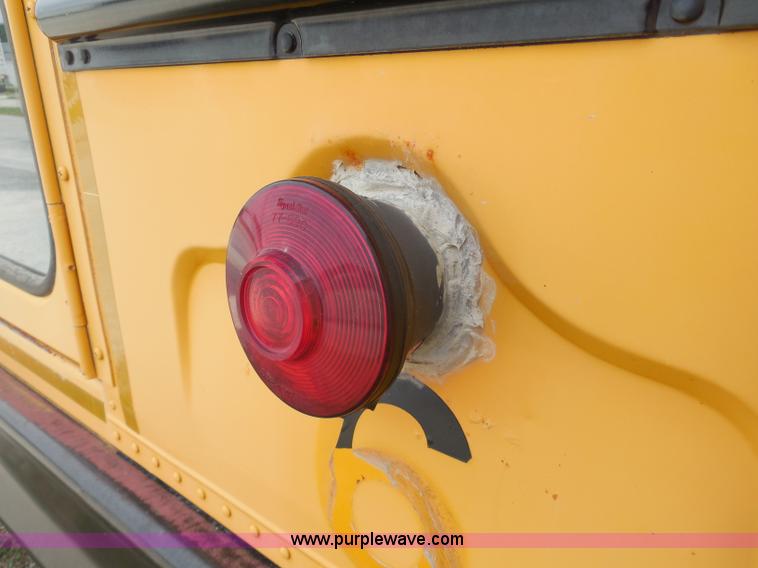 image for item D5976 1995 Ford Thomas B800 school bus