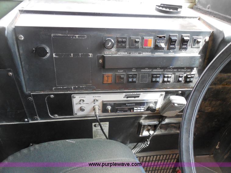 image for item D5977 1992 Ford Thomas B700 school bus