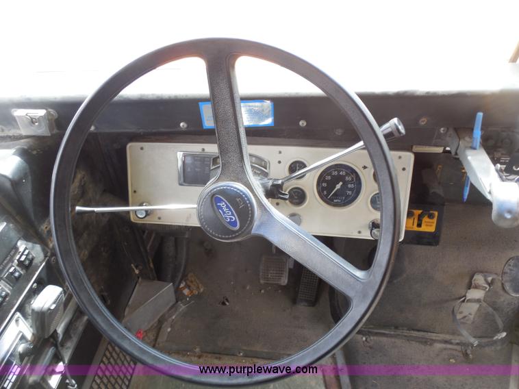 image for item D5977 1992 Ford Thomas B700 school bus