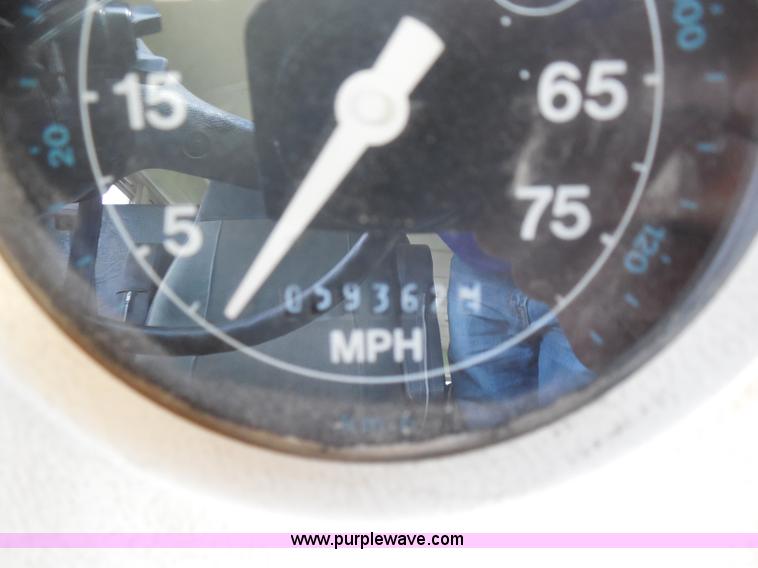 image for item D5977 1992 Ford Thomas B700 school bus