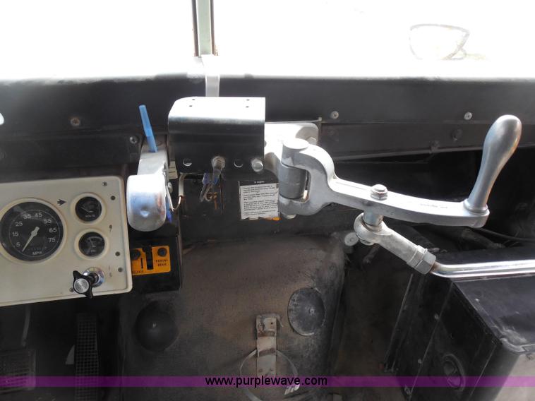 image for item D5977 1992 Ford Thomas B700 school bus