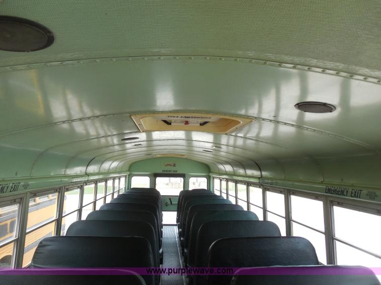 image for item D5977 1992 Ford Thomas B700 school bus