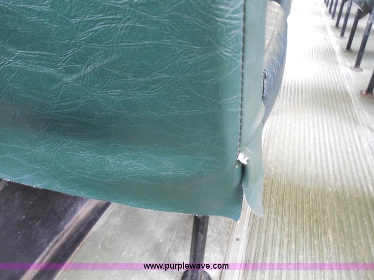 image for item D5977 1992 Ford Thomas B700 school bus