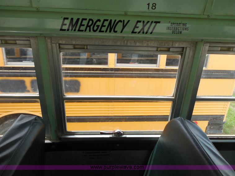 image for item D5977 1992 Ford Thomas B700 school bus