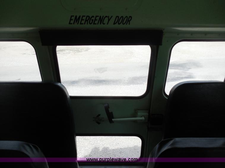 image for item D5977 1992 Ford Thomas B700 school bus