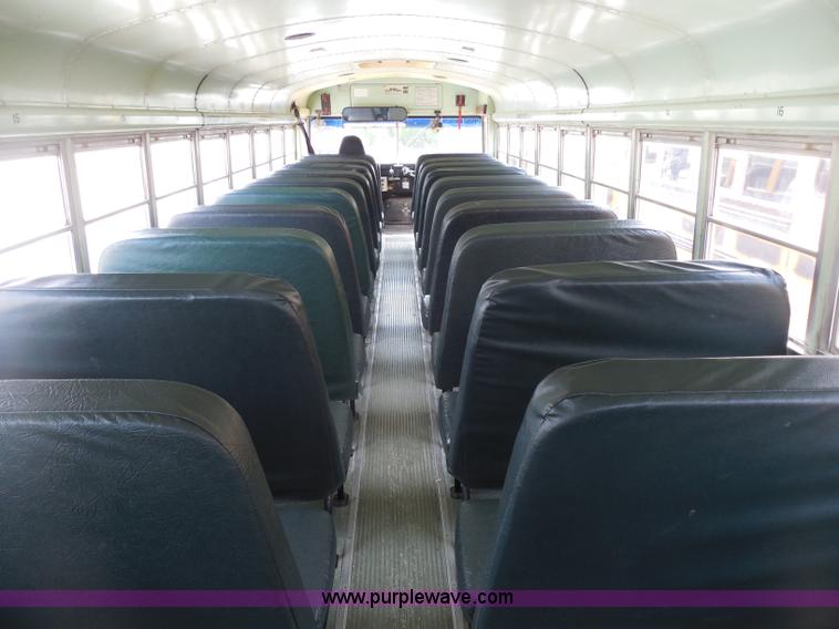 image for item D5977 1992 Ford Thomas B700 school bus