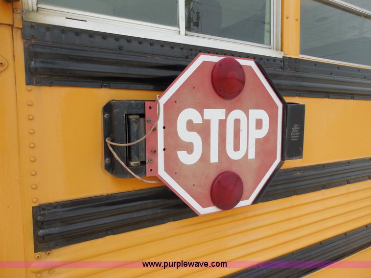 image for item D5977 1992 Ford Thomas B700 school bus