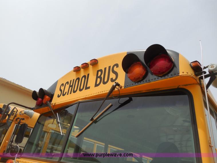 image for item D5977 1992 Ford Thomas B700 school bus