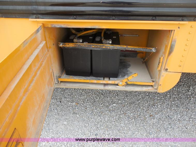 image for item D5977 1992 Ford Thomas B700 school bus