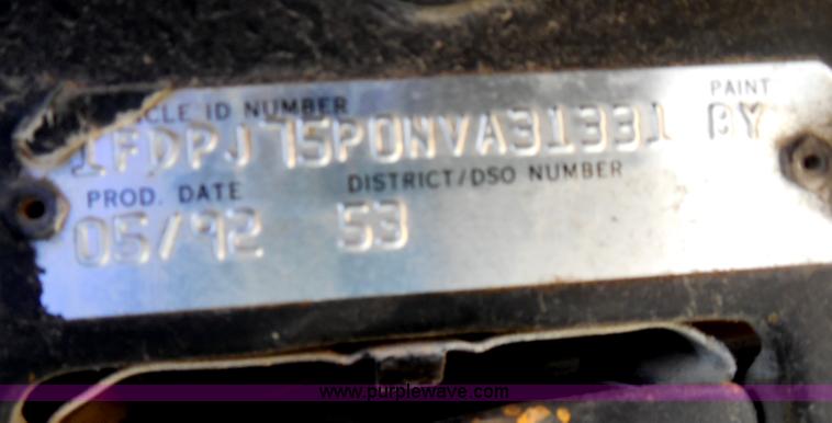 image for item D5977 1992 Ford Thomas B700 school bus