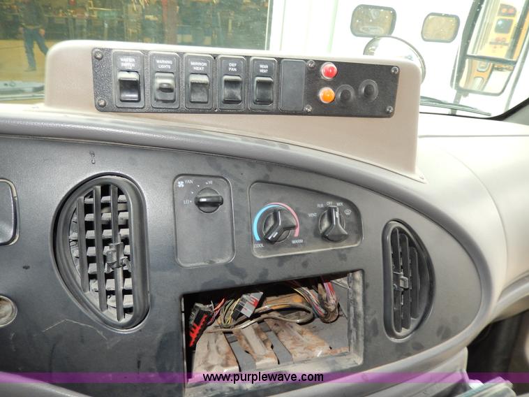 image for item D8120 1997 Ford Collins E350 school bus