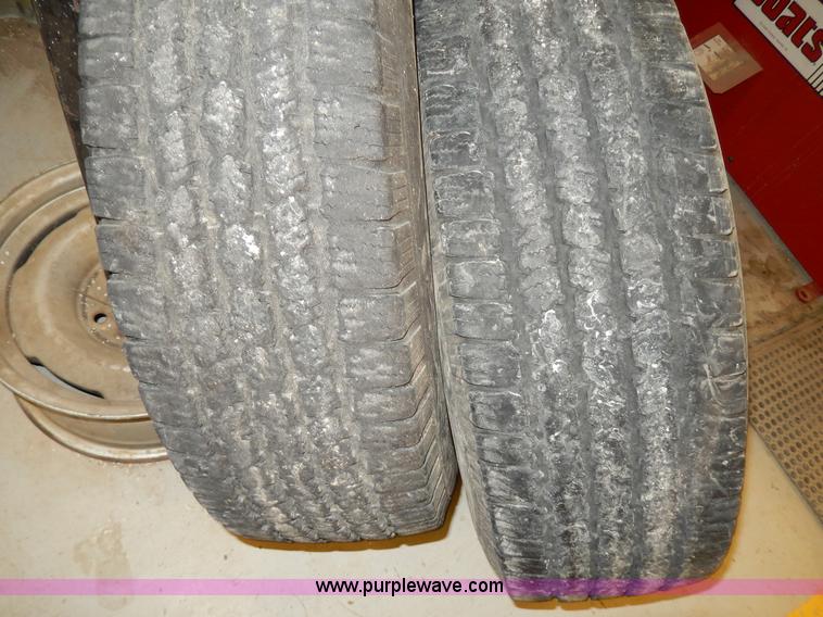 image for item D8120 1997 Ford Collins E350 school bus