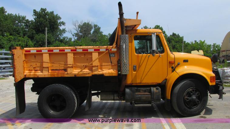 image for item E7289 1996 International 4900 dump truck
