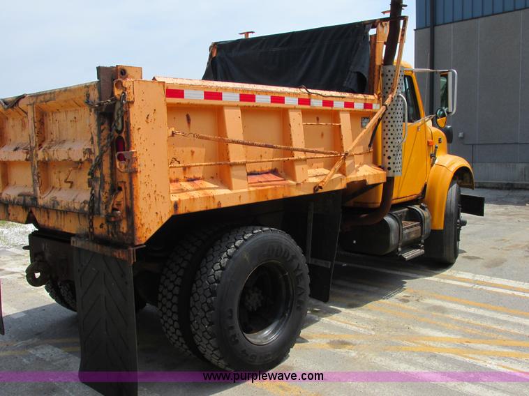 image for item E7289 1996 International 4900 dump truck