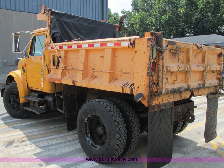 image for item E7289 1996 International 4900 dump truck