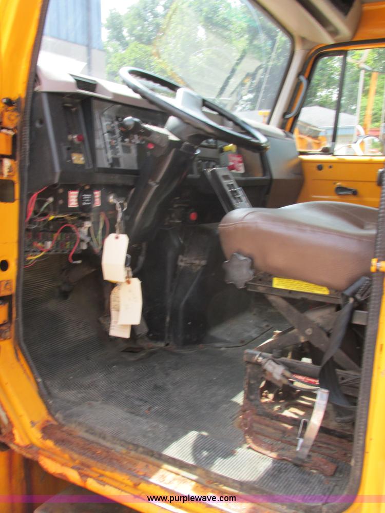 image for item E7289 1996 International 4900 dump truck