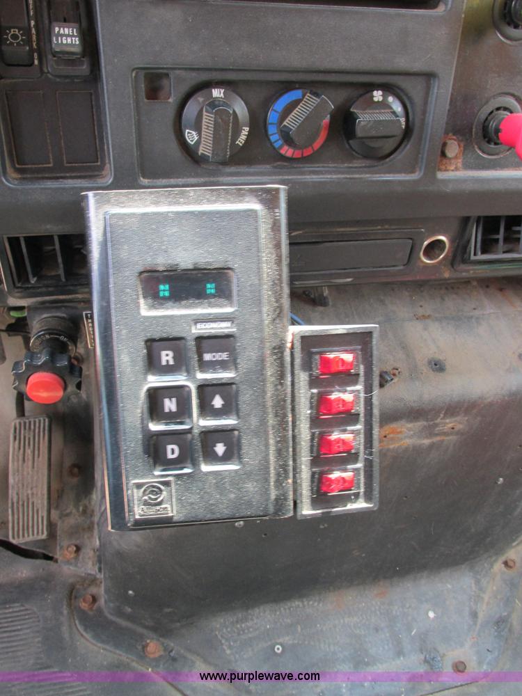 image for item E7289 1996 International 4900 dump truck