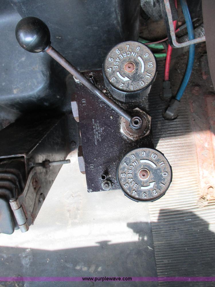 image for item E7289 1996 International 4900 dump truck