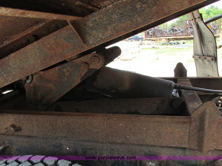 image for item E7289 1996 International 4900 dump truck