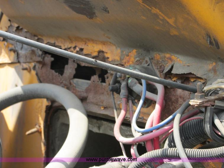 image for item E7289 1996 International 4900 dump truck