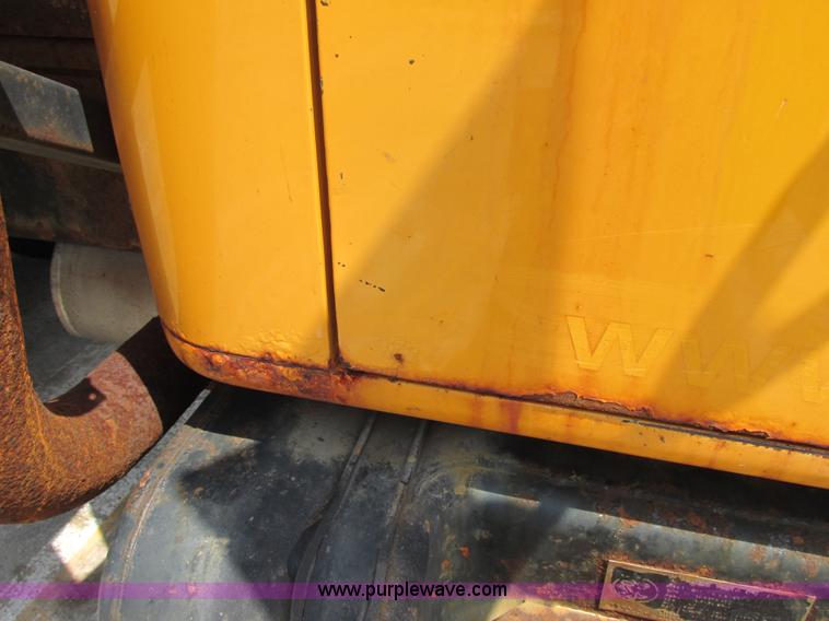 image for item E7289 1996 International 4900 dump truck