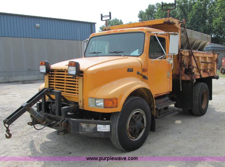 image for item E7290 1995 International 4900 dump truck