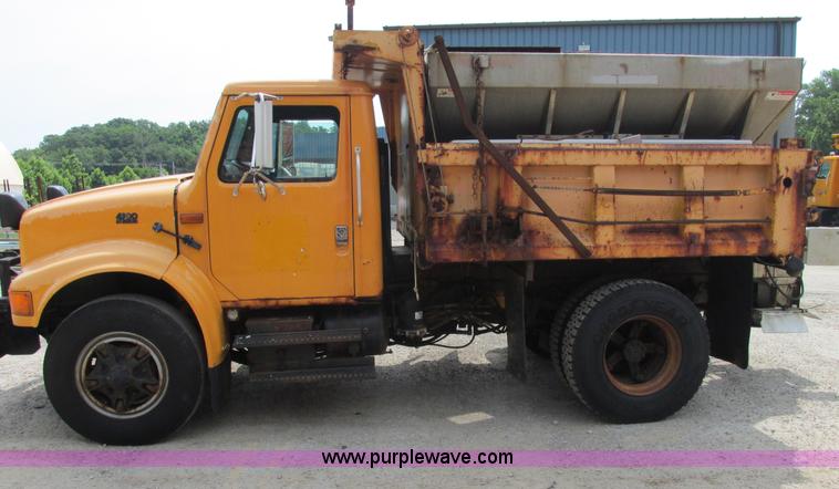 image for item E7290 1995 International 4900 dump truck