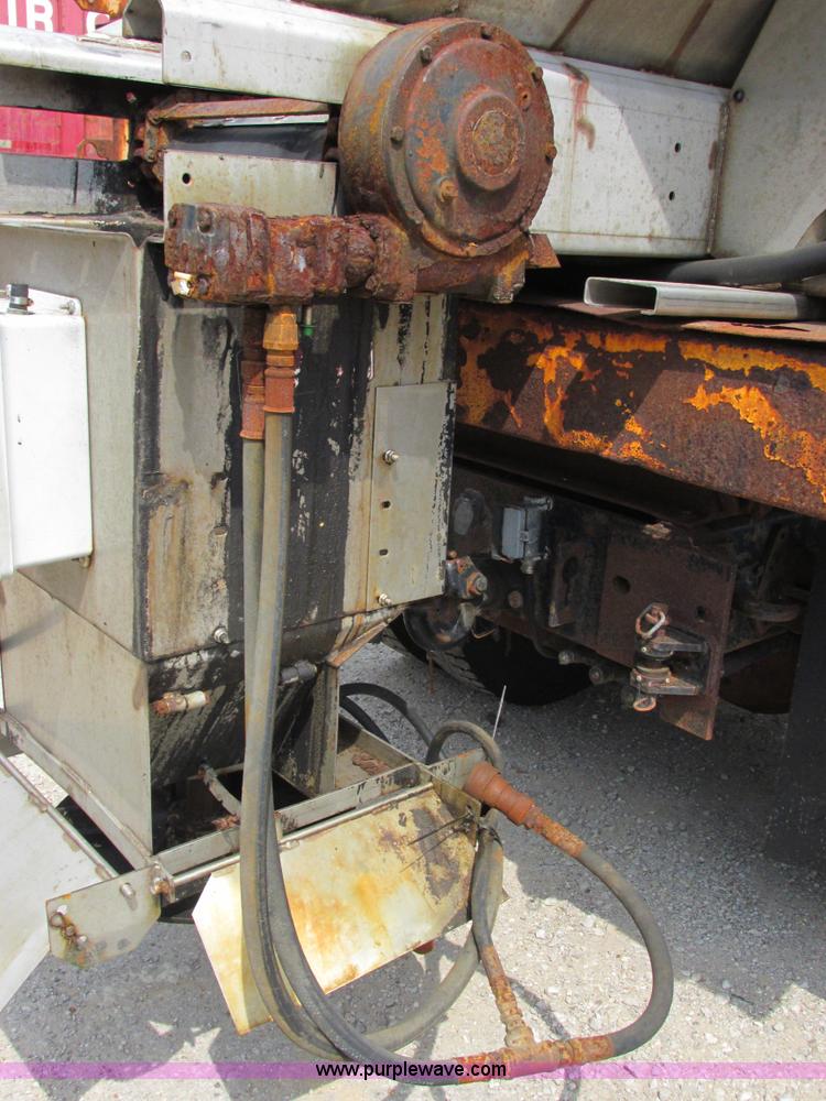 image for item E7290 1995 International 4900 dump truck