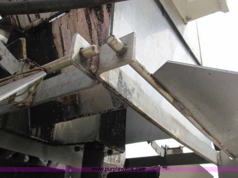 image for item E7290 1995 International 4900 dump truck