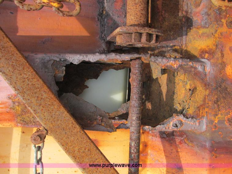 image for item E7290 1995 International 4900 dump truck