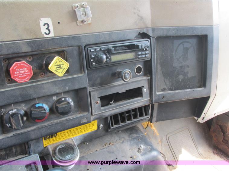 image for item E7290 1995 International 4900 dump truck