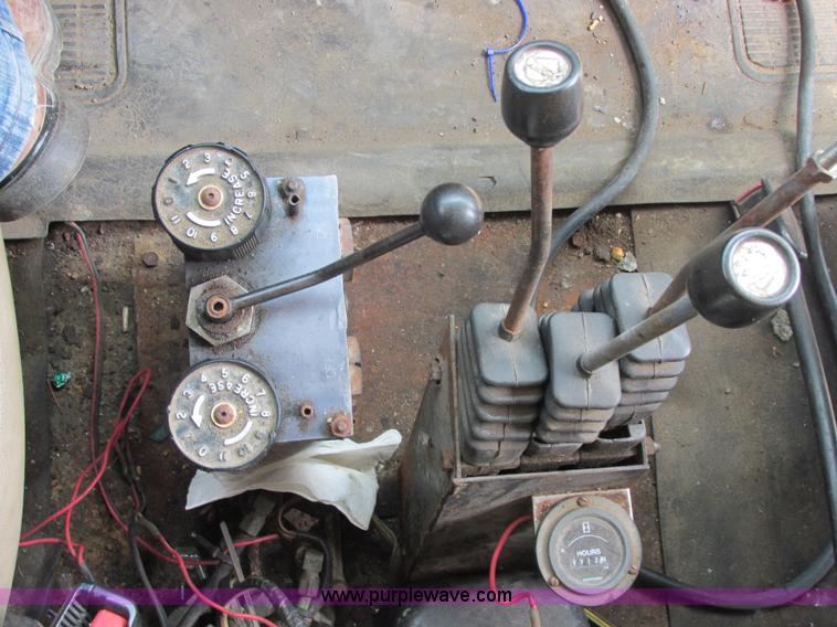 image for item E7290 1995 International 4900 dump truck