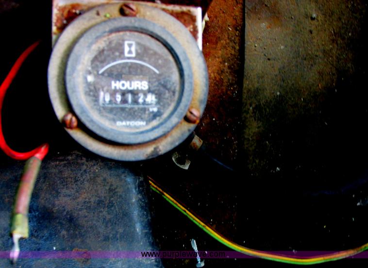 image for item E7290 1995 International 4900 dump truck