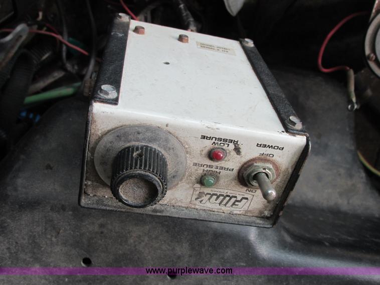 image for item E7290 1995 International 4900 dump truck