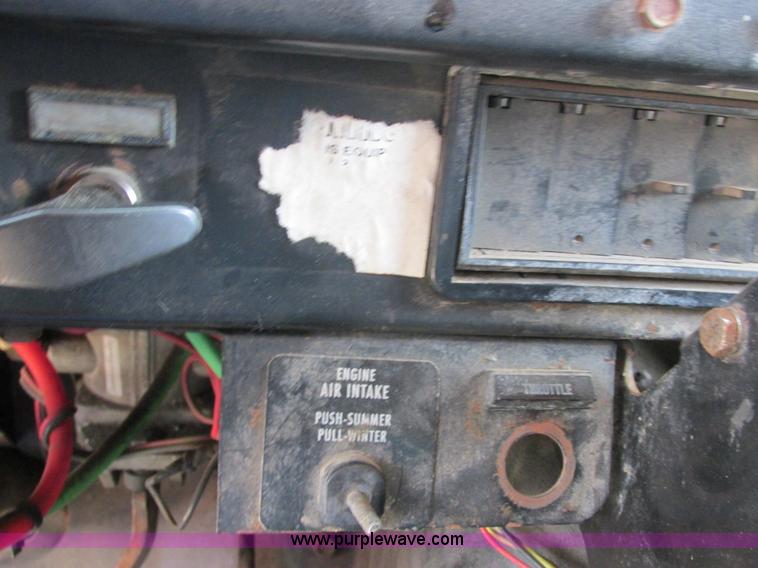 image for item E7290 1995 International 4900 dump truck